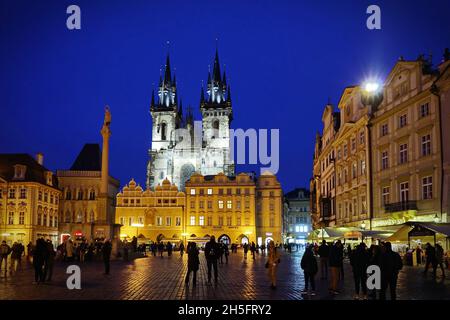 Église de notre-Dame avant Týn sur la place de la vieille ville.PRAGUE, RÉPUBLIQUE TCHÈQUE, OCTOBRE 2021 Banque D'Images