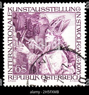 MOSCOU, RUSSIE - 24 OCTOBRE 2021 : timbre-poste imprimé en Autriche présente l'exposition internationale d'art, St. Wolfgang 1976, vers 1976 Banque D'Images