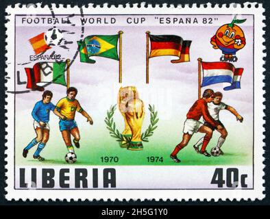 LIBERIA - VERS 1981: Un timbre imprimé au Libéria montre les joueurs de football et drapeaux des finalistes 1970 et 1974, Espana 82 World Cup Soccer Championship, S. Banque D'Images