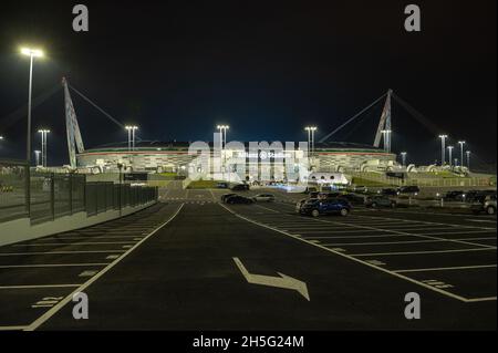 Turin, Italie.09ème novembre 2021.Allianz Stadium, 09.11.21 vue externe de Allianz Stadium à Turin, Italie Cristiano Mazzi/SPP crédit: SPP Sport Press photo./Alamy Live News Banque D'Images