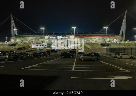 Turin, Italie.09ème novembre 2021.Allianz Stadium, 09.11.21 vue externe de Allianz Stadium à Turin, Italie Cristiano Mazzi/SPP crédit: SPP Sport Press photo./Alamy Live News Banque D'Images