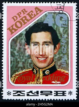 CORÉE DU NORD - VERS 1981 : un timbre imprimé en Corée du Nord montre le prince Charles en uniforme militaire, mariage royal, vers 1981 Banque D'Images