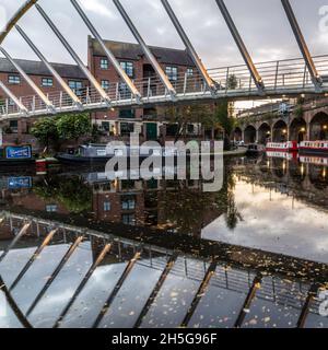 Parc du patrimoine urbain de Castlefield : Pont des marchands construit en 1996.Deansgate, Manchester, Angleterre, Royaume-Uni Banque D'Images