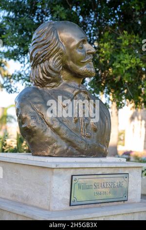 Buste de William Shakespeare situé près de la Tour d'Othello, Famagusta, dans le nord de Chypre. Banque D'Images