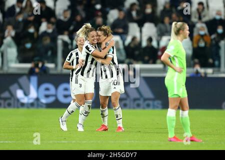 Turin, Italie.09ème novembre 2021.Cristiana Girelli de Juventus FC Women le groupe UEFA Women's Champions League Un match entre Juventus FC Women et VfL Wolfsburg Women au stade Allianz le 9 novembre 2021 à Turin, Italie .Credit: Marco Canoniero / Alamy Live News Banque D'Images