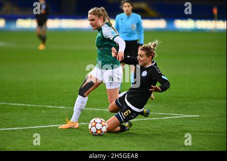 KHARKIV, UKRAINE - 9 NOVEMBRE 2021: The Match Women Champions League WFC Kharkiv vs WFC Breidablik Banque D'Images