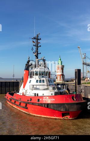 Boluda Todage Europe Tugboat RT INNOVATION dans le port de Bremerhaven Banque D'Images