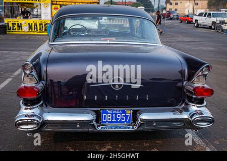 Reno, NV - le 6 août 2021 : coupé Chieftain 1957 de Pontiac à un salon automobile local. Banque D'Images