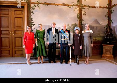 Oslo, Norvège.9 novembre 2021.Le roi Willem-Alexander et la reine Maxima des pays-Bas, le roi Harald, la reine Sonja, la princesse Mette-Marit et la princesse Martha Louise posent pour une photo officielle au Palais royal d'Oslo, en Norvège, le 9 novembre 2021.Le Roi et la Reine des pays-Bas sont en Norvège pour une visite d'État de trois jours.Credit: Patrick van Katwijk./dpa/Alay Live News Banque D'Images