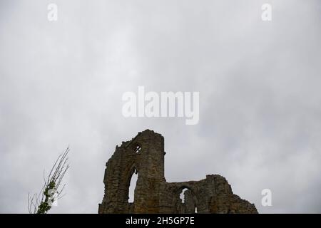 Ruines de la cathédrale dans Robin Hood's Bay Banque D'Images