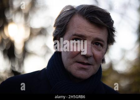 Colombey-les-deux-Églises, France, 09/11/2021, le maire de Troyes François Baroin s'adresse à la presse après une cérémonie pour le regretté président français Charles de Gaulle, dans le village français de Colombey-les-deux-Églises, au nord-est du pays, où il est décédé et enterré il y a 51 ans le 9 novembre 2021.Photo de Raphael Lafargue/ABACAPRESS.COM Banque D'Images