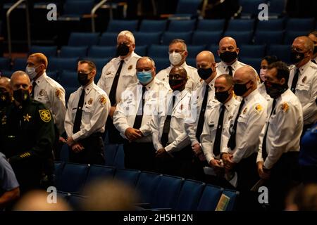 Sunrise, États-Unis.08 novembre 2021.La pandémie COVID-19 a coûté la vie à plus de 700,000 000 Américains.Neuf de ces personnes étaient des employés dévoués, dignes de confiance et appréciés du Bureau du shérif de Broward.Ils laissent derrière eux leur famille, leurs amis et leurs proches, ainsi qu'une communauté BSO qui pleure leur mort et honore leur héritage.(Photo par Yaroslav Sabitov/YES Market Media/Sipa USA) crédit: SIPA USA/Alay Live News Banque D'Images