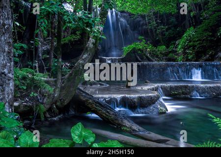 Cascade Mata jitu, Sumbawa, Indonésie Banque D'Images