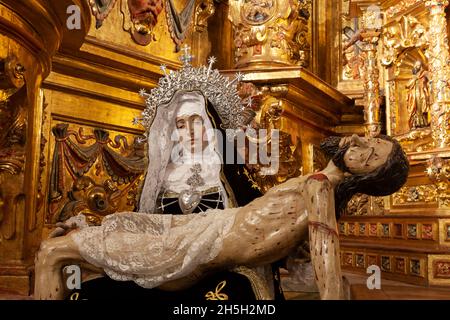 Pietà (c.XVIIe siècle) du couvent de San Francisco exposé au Museo Comarcal de Arte Sacro, Peñafiel, Espagne. Banque D'Images