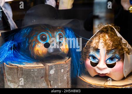 Bâle, Suisse - février 21.Gros plan de deux masques de carnaval Banque D'Images