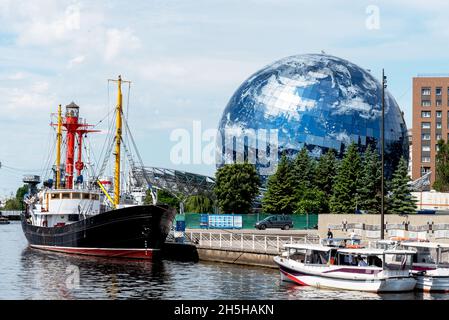 Kaliningrad, Russie, 5 juin 2021.L'exposition du musée du navire.Une exposition du Musée mondial de l'océan.Le remblai du Musée maritime.Le Banque D'Images