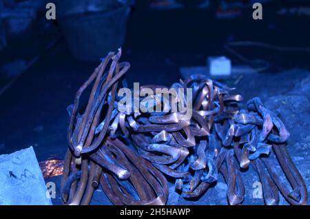 Le processus de fabrication du gamelan javanais à Mojolaban, Sukoharjo, Central Java, Indonésie Banque D'Images