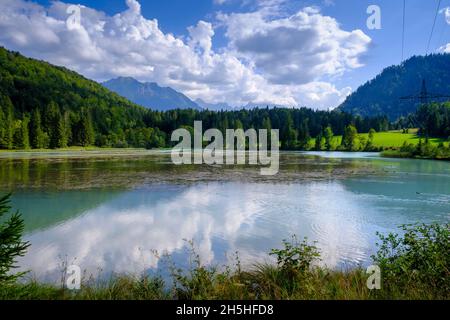 Sachensee près de Wallgau, Obernachkanal, haute-Bavière, Bavière, Allemagne Banque D'Images