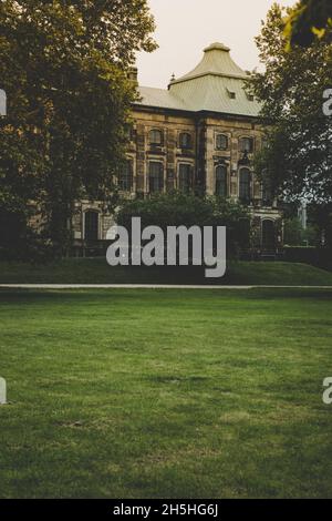 20 mai 2019 Dresde, Allemagne - Palais Japanisches (palais japonais), le bâtiment et jardin formel Banque D'Images