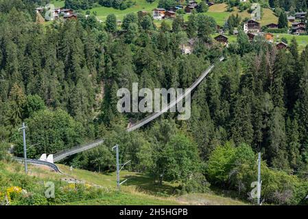 Pont suspendu Goms Bridge over the Lamaschlucht, Bellwald, Valais, Suisse Banque D'Images