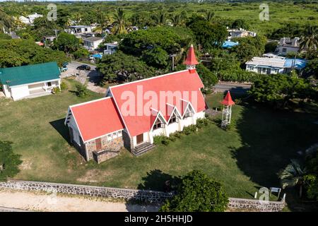 Vue aérienne, plages et église notre-Dame Auxiliatrice de Cap Malheureux à la région du Cap Malheureux Pamplemousses, Maurice Banque D'Images