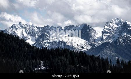 Vue depuis Chiemgau, Karlspitzen, Kaiser en hiver, Tyrol, Autriche Banque D'Images