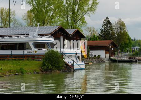 26 mai 2019 Mai, Fussen - bateau de visite à la rivière Lech à Fussen Banque D'Images