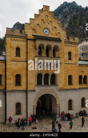 26 mai 2019 Fussen, Allemagne - Détails de l'architecture du château de Neuschwanstein.Cour intérieure Banque D'Images