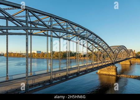 Vue extérieure, pont Old Harburg Elbe, pont en arc d'acier, Suederelbbruecke, Harburg, Hambourg,Allemagne Banque D'Images