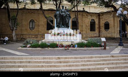 Le monument de la victoire et la justice temporaire pour le mémorial Daphne Caruana Galizia, rue de la République, la Valette, Malte. Banque D'Images