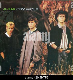 Couverture de disque unique vintage - A-HA - Cry Wolf - D - 1986 Banque D'Images