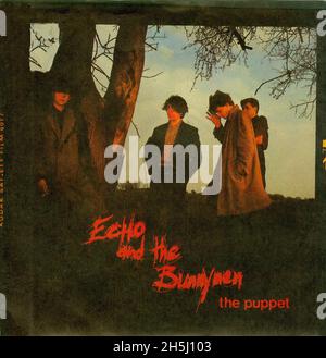 Couverture du record unique vintage - Echo & The Bunnymen - 3 - The Puppet - UK - 1980 02 Banque D'Images