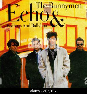 Couverture de disque unique vintage - Echo & The Bunnymen - 6 - punaises de lit et Ballyhoo - D - 1987 01 Banque D'Images