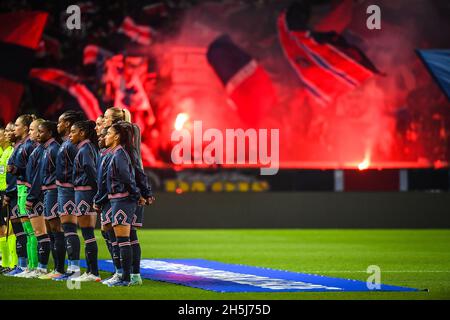 Paris, France, le 9 novembre 2021, équipe de PSG et supporters pendant la Ligue des champions de l'UEFA, match de football du Groupe B entre Paris Saint-Germain et Real Madrid le 9 novembre 2021 au stade du Parc des Princes à Paris, France - photo: Matthieu Mirville/DPPI/LiveMedia Banque D'Images