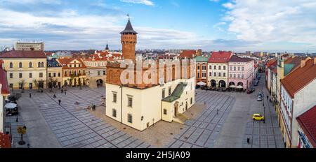 Tarnow, Pologne.Hôtel de ville de la Renaissance et maisons de tenement dans la place principale de la vieille ville souvent appelé le Perl de la renaissance polonaise Banque D'Images