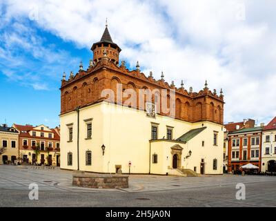 Tarnow, Pologne.Hôtel de ville de la Renaissance et maisons de tenement dans la place principale de la vieille ville souvent appelé le Perl de la renaissance polonaise Banque D'Images