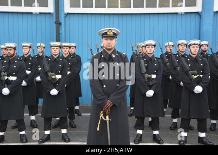 Les membres de la Garde de cérémonie de la Royal Navy à Whale Island, Portsmouth, participent à une répétition complète de la robe avant leurs prochaines fonctions aux cérémonies du souvenir et de novembre,Qui comprennent la cérémonie de la Garde royale de cérémonie au Cenotaph à Londres, le Royal Albert Hall RBL Festival of Remembrance et le Lord Mayor's Show dans le centre de Londres.Date de la photo: Mercredi 10 novembre 2021. Banque D'Images