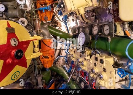 Kaliningrad, Russie-juin 2021.Musée du sous-marin B-413.Vue du compartiment de torpille sur un sous-marin. Banque D'Images