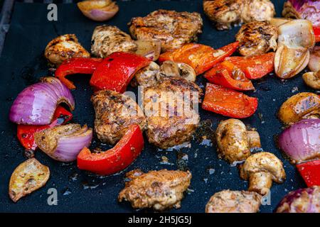 viande et légumes sautés sur le barbecue-2 Banque D'Images