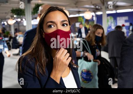 Glasgow, Écosse, Royaume-Uni.10 novembre 2021.Le 11 e jour du sommet sur le climat et Alexandrie Ocasio-Cortez participent aux réunions.Depuis 2019, elle a été représentante des États-Unis pour le 14e district du Congrès de New York, en tant que membre du Parti démocratique.Iain Masterton/Alay Live News. Banque D'Images