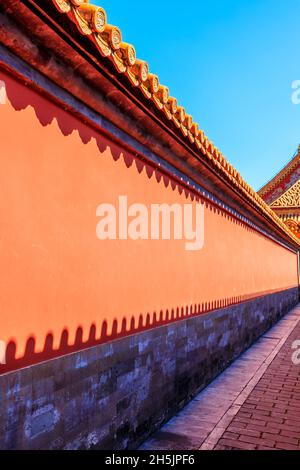 Mur rouge dans la Cité interdite, Pékin. Banque D'Images