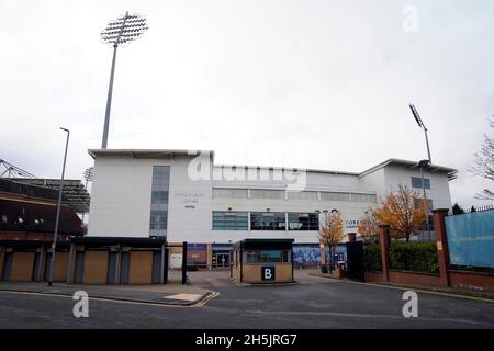 Une vue d'ensemble après la signalisation de parrainage a été retirée du stade Headingley, domicile du Yorkshire Cricket Club.La CCC du Yorkshire a perdu plusieurs commanditaires en raison de la façon dont elle a traité les allégations de racisme d'Azeem Rafiqâ€™s.Date de la photo: Mercredi 10 novembre 2021. Banque D'Images