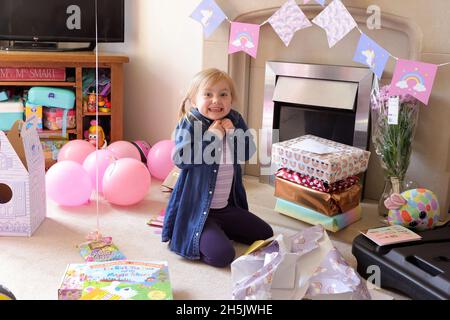 Joyeux anniversaire fille Banque D'Images