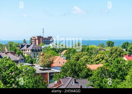 Zelenogradsk, Russie juin 2021 Un magnifique paysage urbain qui peut être vu depuis le pont d'observation de la tour d'eau dans le centre-ville. Banque D'Images