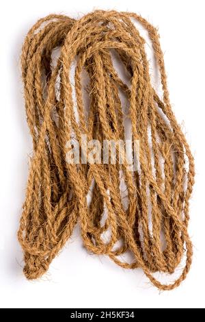 corde de fibre de coco en coco, cordes imperméables écologiques faites à la main, isolées sur fond blanc Banque D'Images
