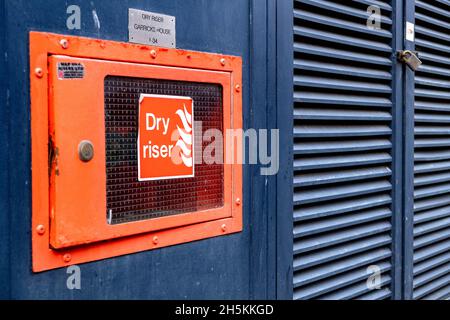 Kingston upon Thames Londres Angleterre Royaume-Uni novembre 5 2021, installation de Dry Riser Service incendie dans Un immeuble résidentiel d'appartements Banque D'Images