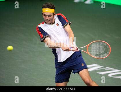 STOCKHOLM 20211110 Taylor Fritz des États-Unis en action lors de son match de tennis en simple masculin contre son compatriote Tommy Paul lors du tournoi de tennis de Stockholm Open le 10 novembre 2021. Photo : Fredrik Sandberg / TT / kod 10080 Banque D'Images