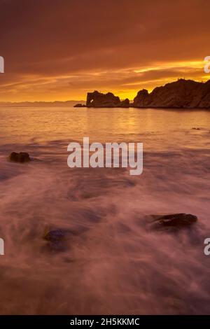 Coucher du soleil brillant, île de Santa Catalina, Baja California, Mexique. Banque D'Images