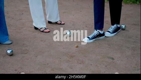 Une photo d'une partie de pétanque Banque D'Images