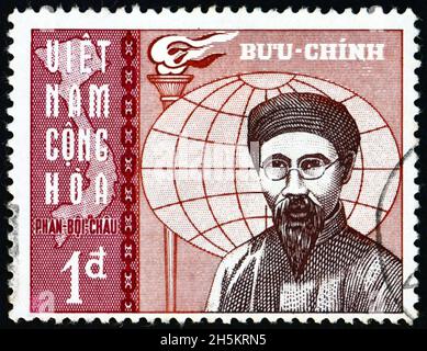 VIETNAM - VERS 1967: Un timbre imprimé au Vietnam montre Phan Boi Chau (1867-1940), patriote, théoricien, poète et écrivain, a été un pionnier du Vietnam 20 Banque D'Images